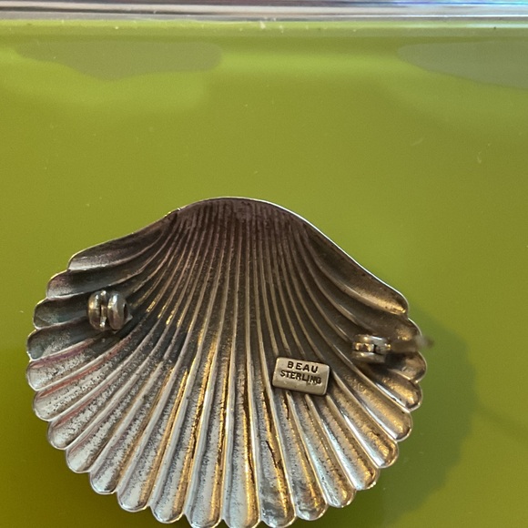 Silver Shell Brooch - Picture 3 of 4